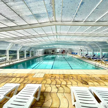 아파트 One Bedroom With Wifi, Pool, Close To The *