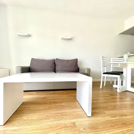 One Bedroom With Wifi, Pool, Close To The 아파트 *
