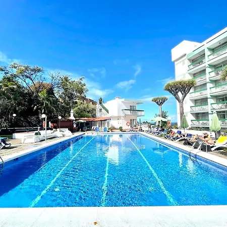 아파트 One Bedroom With Wifi, Pool, Close To The
