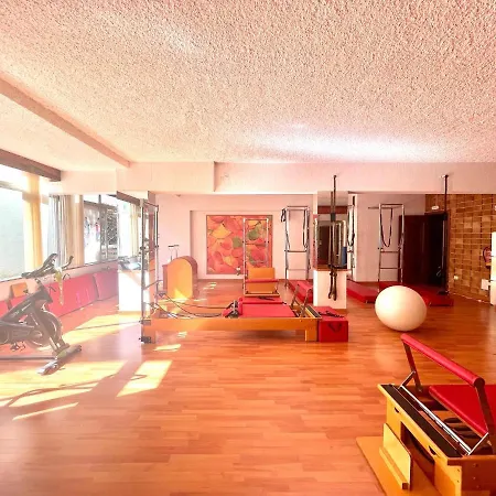아파트 One Bedroom With Wifi, Pool, Close To The *