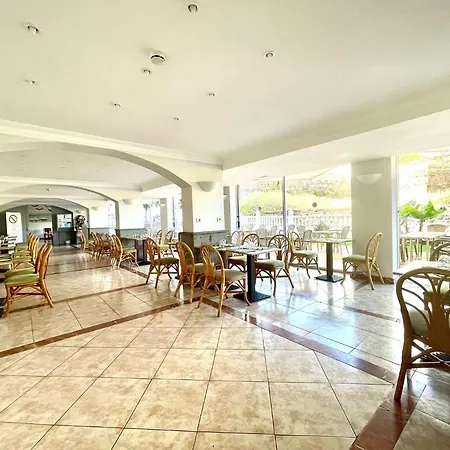 아파트 One Bedroom With Wifi, Pool, Close To The *