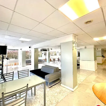 아파트 One Bedroom With Wifi, Pool, Close To The *
