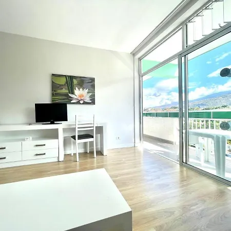 One Bedroom With Wifi, Pool, Close To The Appartement *